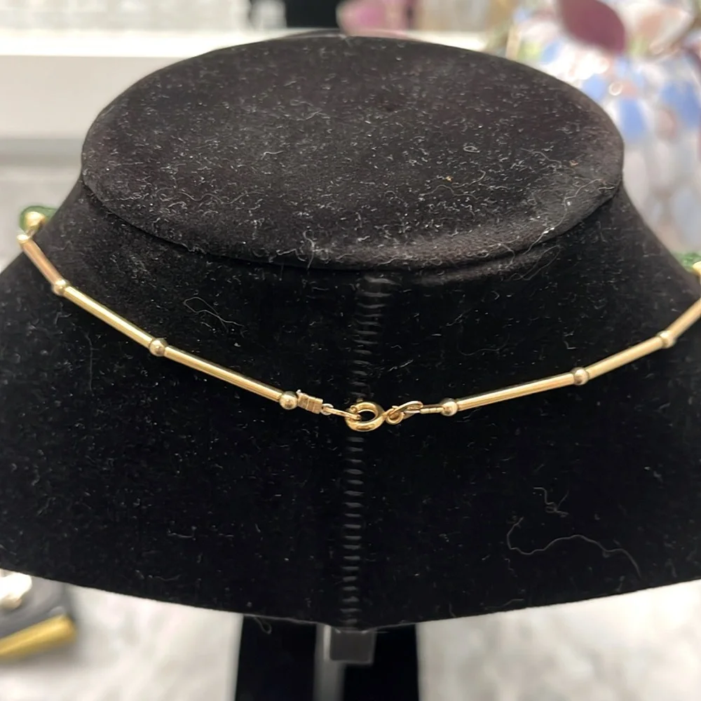 BEAUTIFUL SET OF NECKLACE AND EARRINGS - Picture 3 of 5